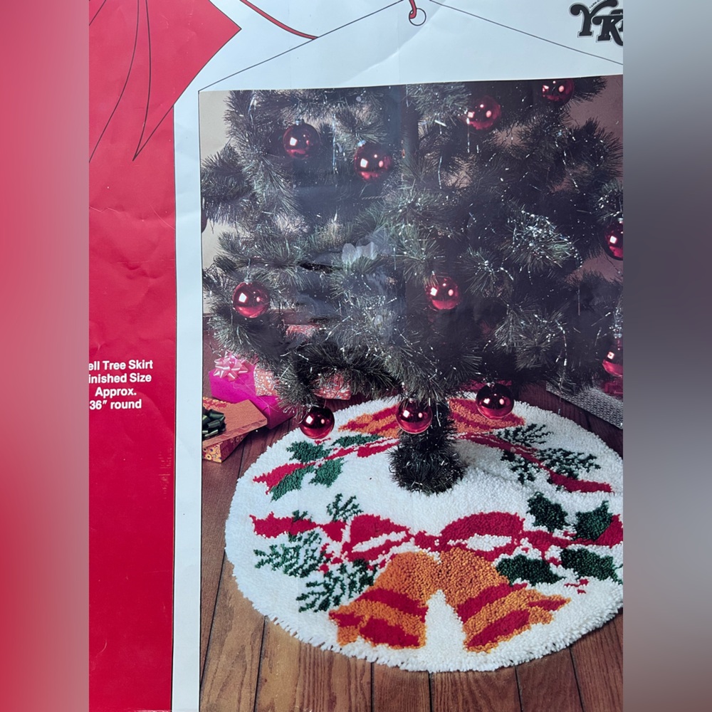 Vintage Christmas Bell 36” Valiant Tree Skirt Latch Hook Kit, model #7876